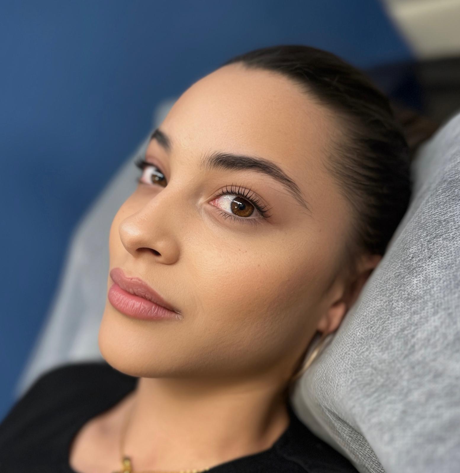 Laminado de Cejas + Lifting de Pestañas | 90 min